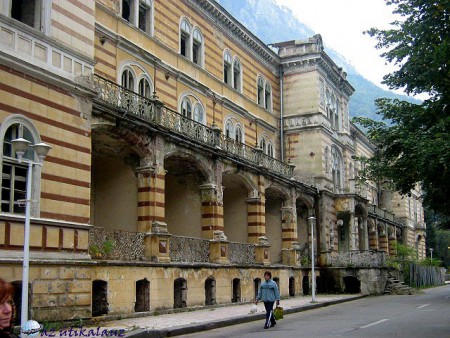 HERKULESFÜRDŐ - Múltbe dermedt hajdani szálloda